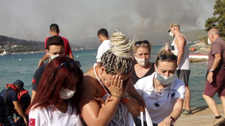 U požaru kod Antalije troje poginulo, više desetina hospitalizovanih, evakuišu se i hoteli (FOTO/VIDEO) 1