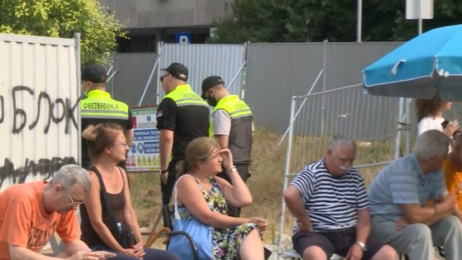 Vesić: Stanari Bloka 37 su u pravu, grad spreman da obešteti investitora 2 Vesić: Stanari Bloka 37 su u pravu, grad spreman da obešteti investitora 2