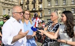 Goran Vesić sa biciklistima Vesić: Beograd dodeljuje subvencije građanima za kupovinu domaćih bicikala 4