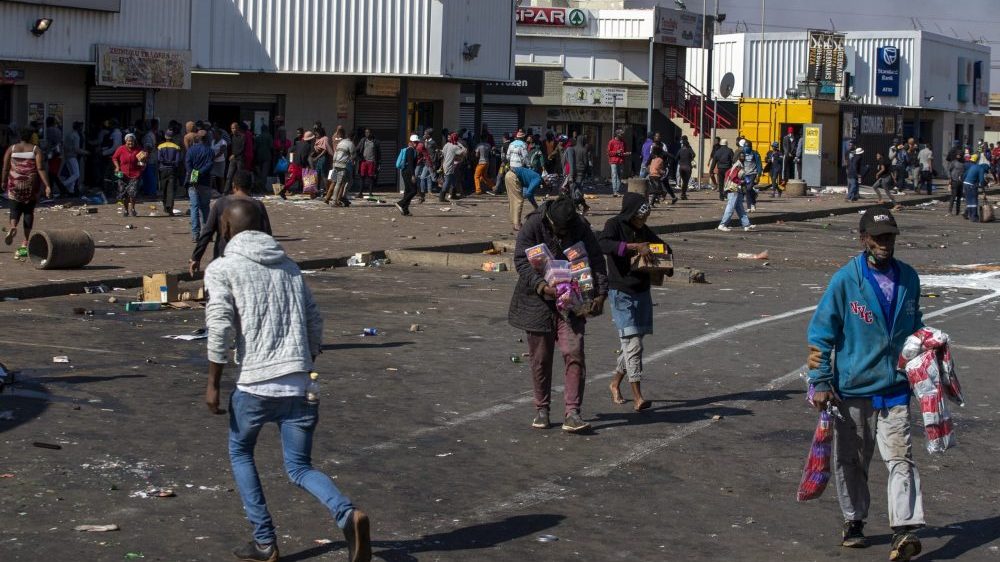 Više od 70 mrtvih u neredima u Južnoj Africi 1