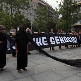 Performans Žena u crnom o Srebrenici, prisutni desničari skandirali Ratku Mladiću 14