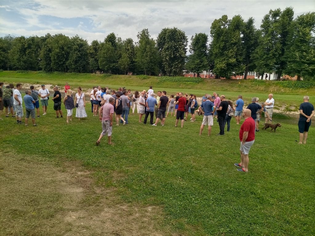 Pirot: Držeći se za konopac građani štite Nišavu i njeno prerastanje u kolektor ledene vode 2