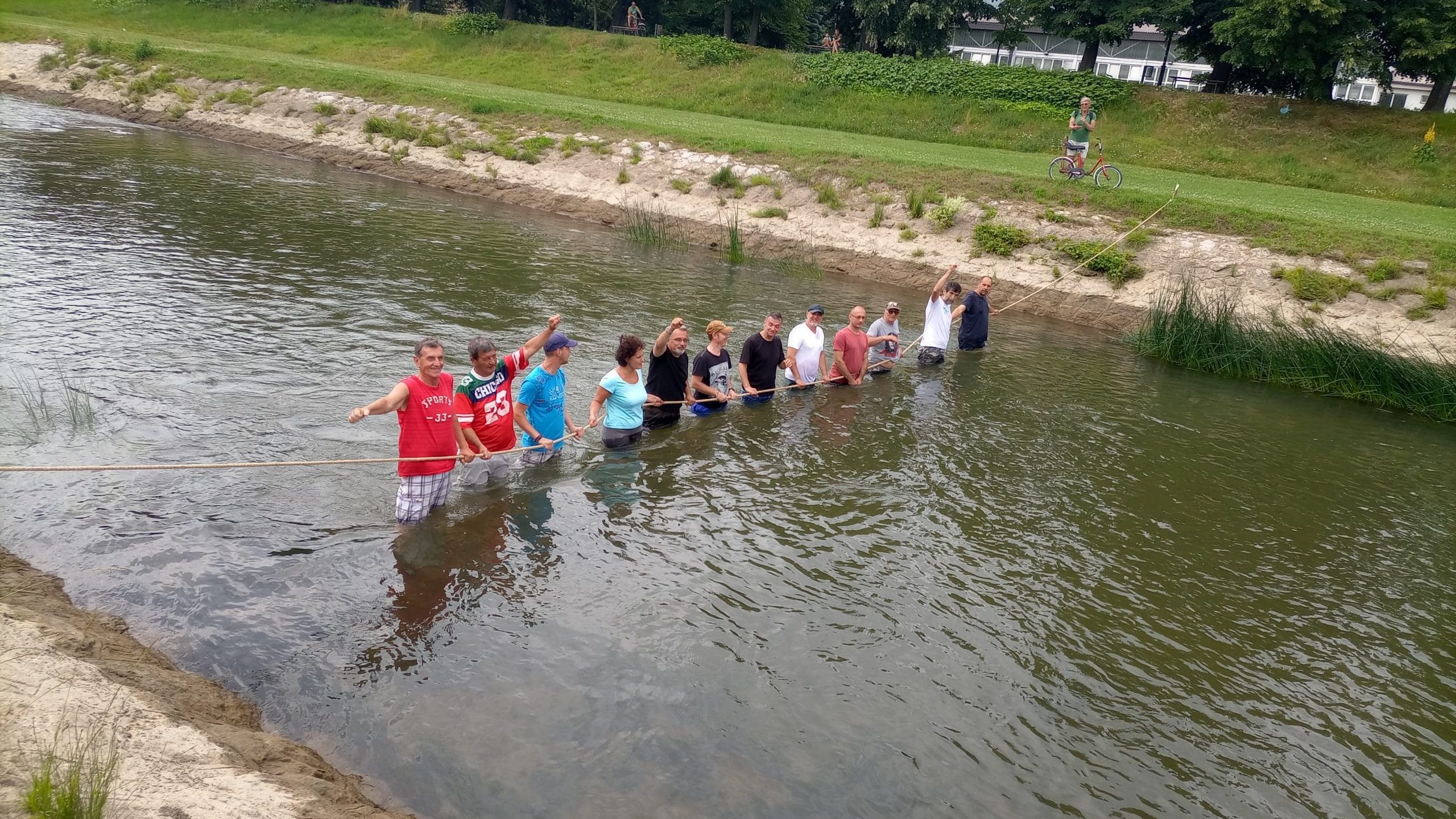 Pirot: Držeći se za konopac građani štite Nišavu i njeno prerastanje u kolektor ledene vode 1