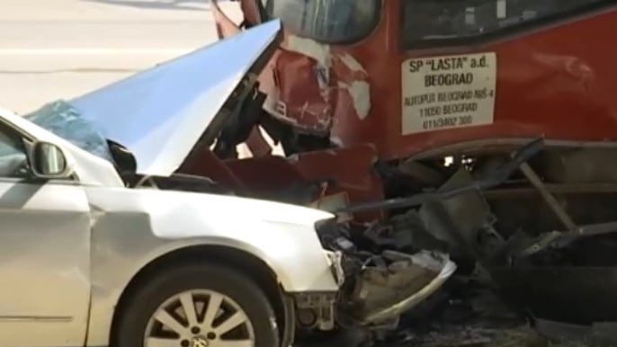 Sudar automobila i "Lastinog" autobusa u Smederevu, poginule tri osobe 1