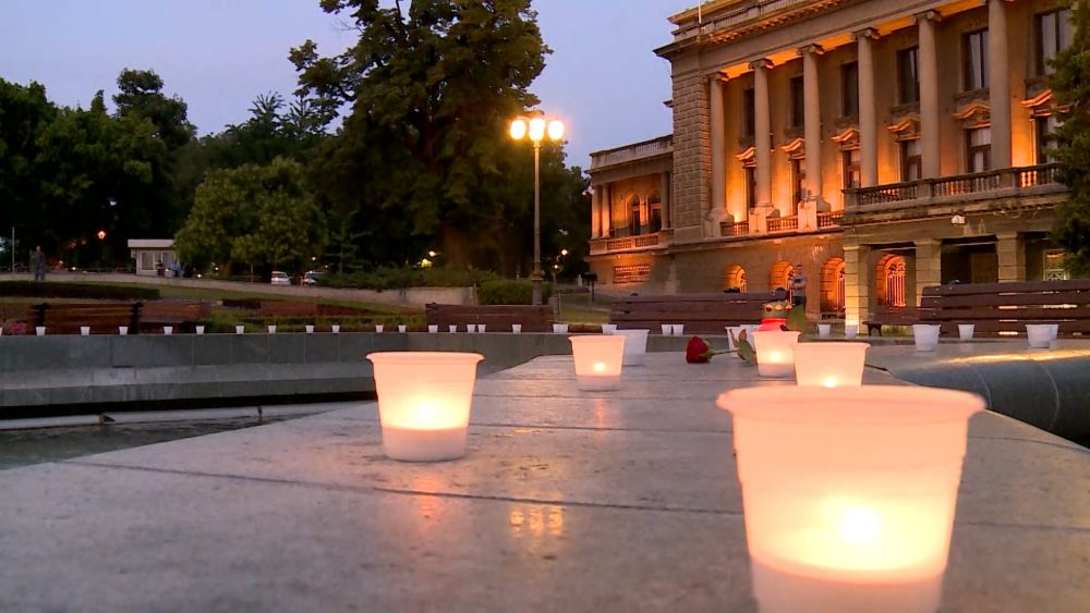 U Beogradu upaljeno 400 sveća u pomen žrtvama Srebrenice 1