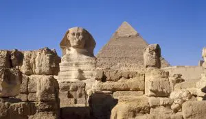 Egipat predstavio restaurirane kolosalne statue faraona u Luksoru 15