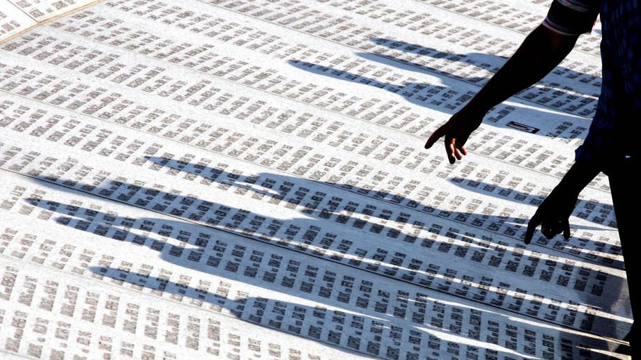 Stejt department: Narod SAD se seća žrtava genocida u Srebrenici 1