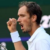 Medvedev posle preokreta do osmine finala Vimbldona 10