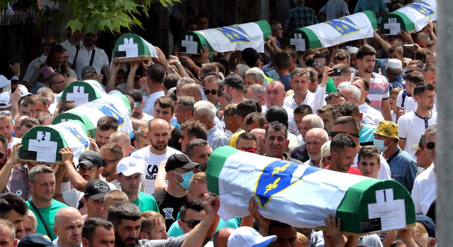Obeležena godišnjica genocida u Srebrenici: Brojne poruke iz zemlje, regiona i sveta na komemoraciji 1
