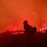 Zbog požara evakuisano hiljade stanovnika predgrađa Atine 17