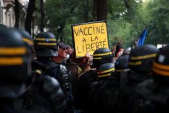 U Francuskoj više od 200.000 ljudi na protestima zbog korona propusnice, došlo do sukoba sa policijom (FOTO) 6