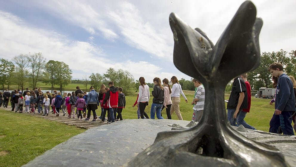 Pod kojim uslovima đaci mogu da posete Jasenovac i druga stratišta: Školama stiglo uputstvo o organizaciji studijskih putovanja 1