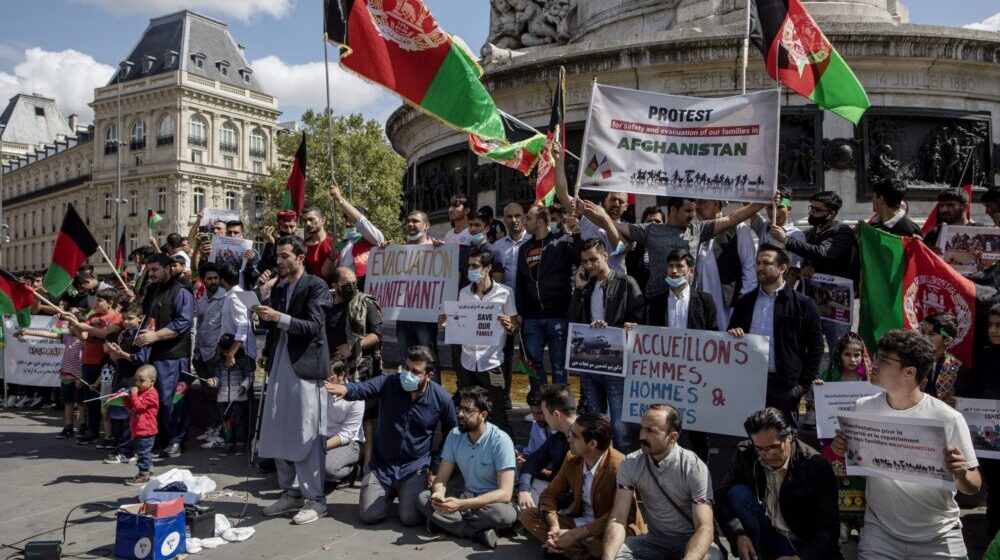 Marš solidarnosti u Parizu za izbeglice iz Avganistana 1