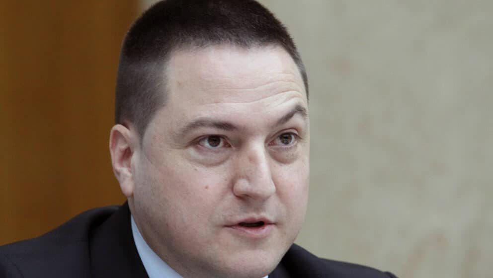 Od ponedeljka nema škola na kompletnoj onlajn nastavi 1