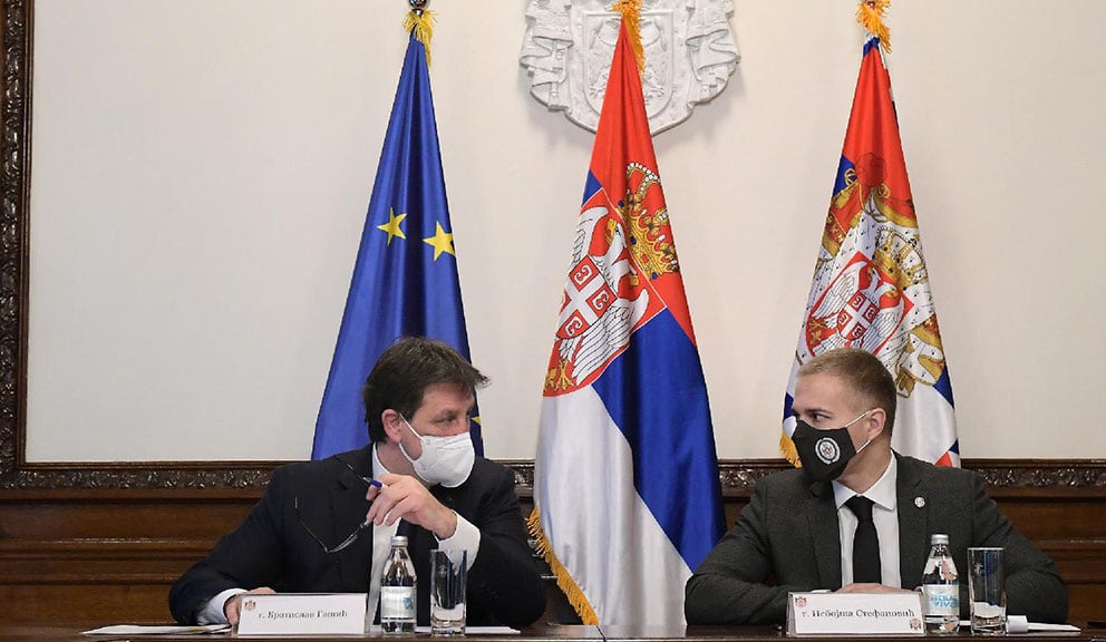 Afera prisluškivanje će se rešiti iza zatvorenih vrata 1