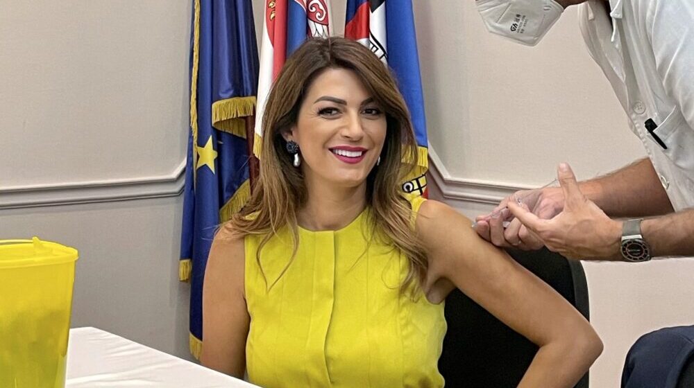 Ministarka Matić primila treću dozu vakcine protiv korona virusa 1