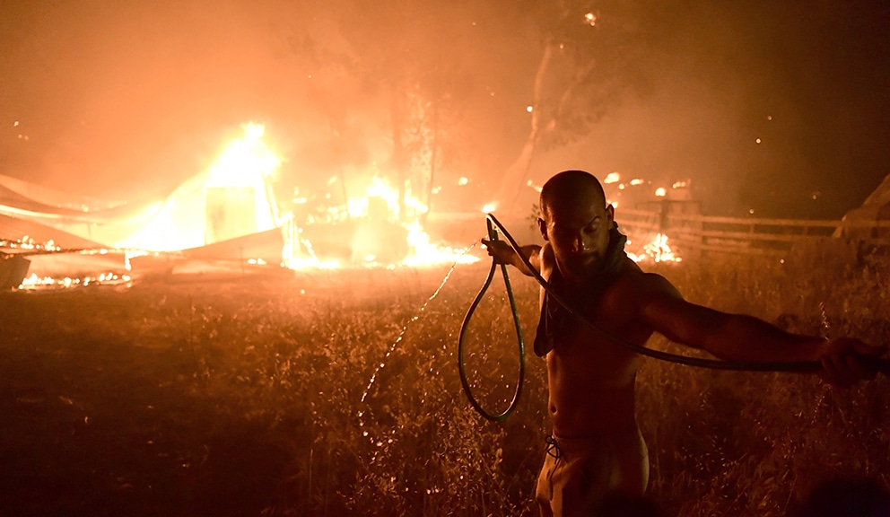 Turisti u Grčkoj bezbedni, vatra i dalje kulja 1
