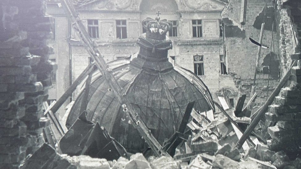 Deo Starog dvora u Beogradu, posle bombardovanja 6. aprila 1941. godine