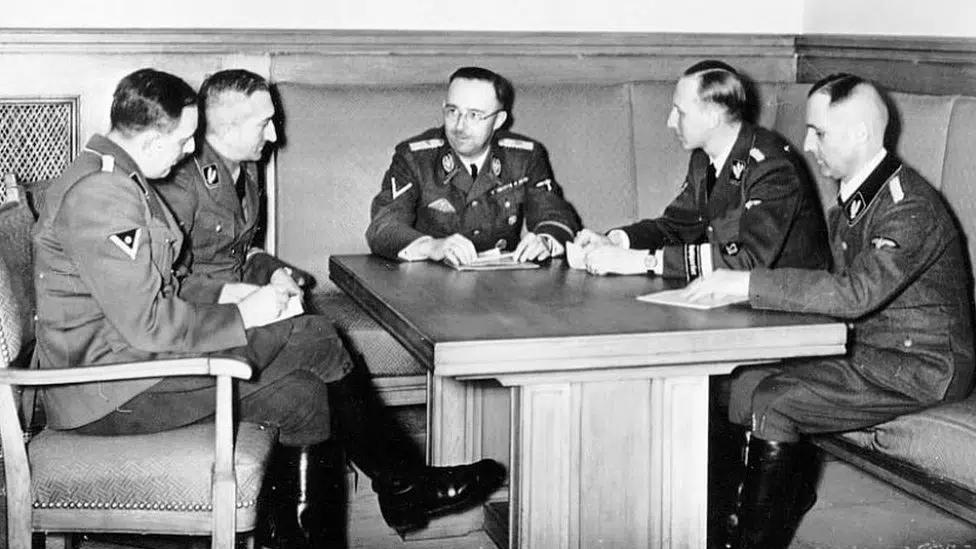 Nemačka i špijuniranje: Slučaj Jozef Huber - šef nacističke policije u Beču radio za Zapadnu Nemačku 3 Huber pictured with other SS commanders, 1 Nov 39