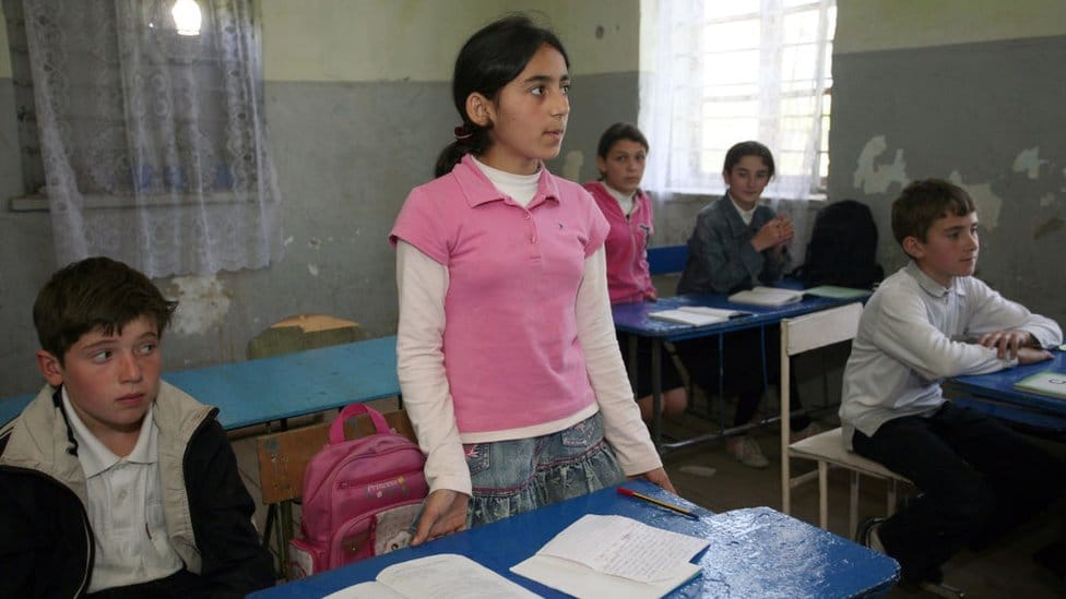 Gruzija, Kavkaz i migranti: Smrtonosna ruta - zašto stanovnici Abhazije rizikuju život preplivavajući reku 4 Škola v Gali