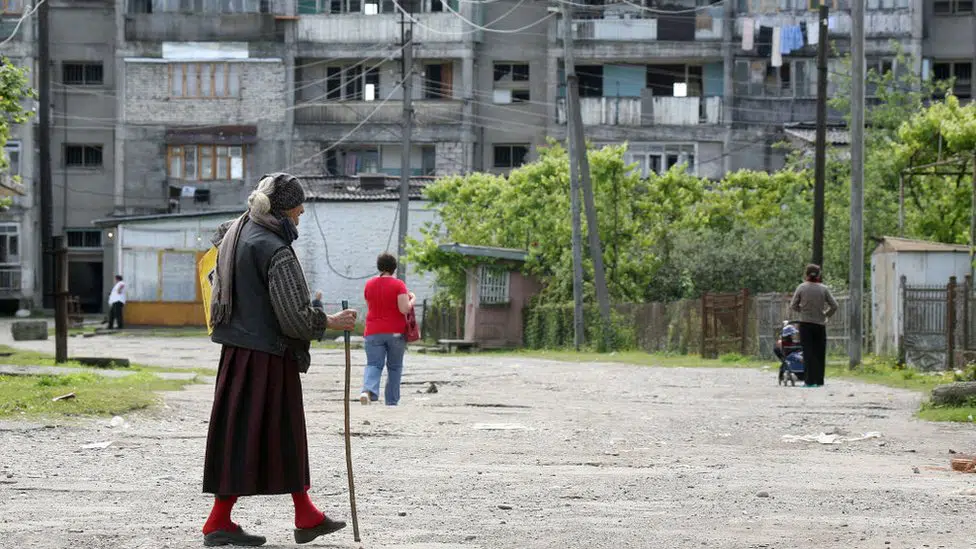 Gruzija, Kavkaz i migranti: Smrtonosna ruta - zašto stanovnici Abhazije rizikuju život preplivavajući reku 5 Ženщina v Gali