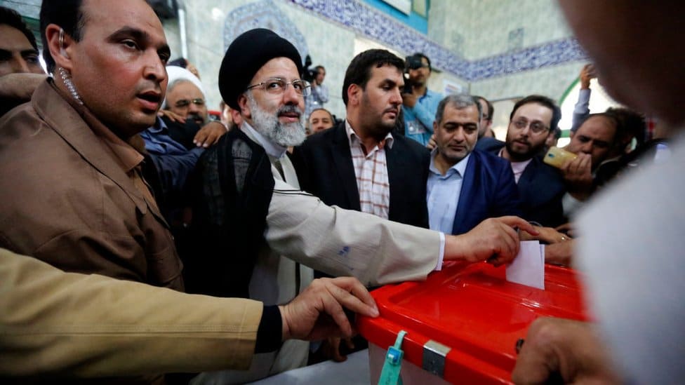 Ebrahim Raisi casts his ballot for the 2017 Iranian presidential election at a polling station in southern Tehran (19 May 2017)