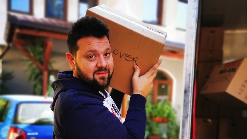 Kid Pex, aktivizam i muzika: Od zagrebačke izbeglice u Austriji, do bečkog repera koji pomaže migrantima u Bosni 2 Kid Peks i kamion sa kutijama pomoći