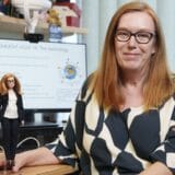 Korona virus, nauka i barbike: Nova lutka po uzoru na naučnicu koja je napravila vakcinu AstraZeneka 3
