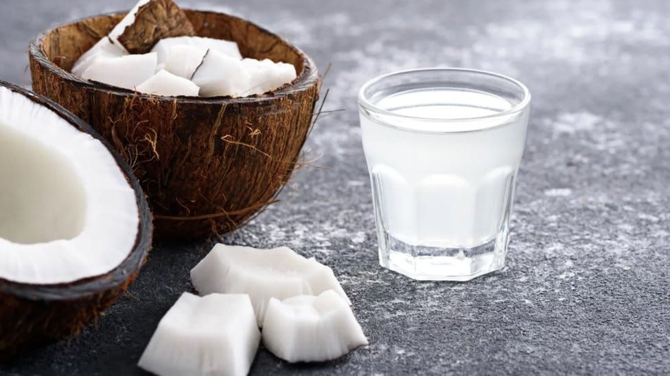 Kokosova voda sadrži osnovne minerale i oligoelemente koje telo može da izgubi tokom znojenja