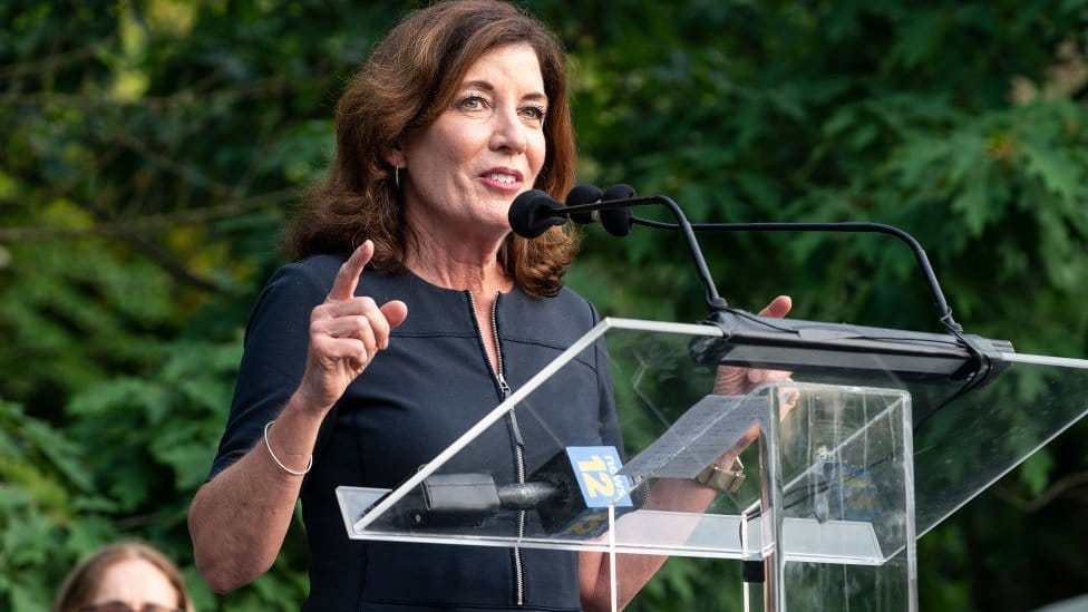 Endrju Kuomo, Amerika i politika: Guverner Njujorka podneo ostavku posle istrage koja je potvrdila da je seksualno uznemiravao žene 2 Kathy Hochul