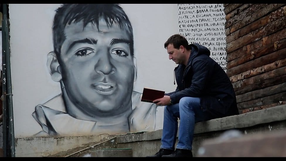 Intervju petkom - reditelj Filip Čolović: Potreba za mržnjom i pokušaj borbe sa vlastitim bolom 1 Drugari su odlučili da na košarkaškom terenu u kraju gde je živeo, Fedor dobije mural