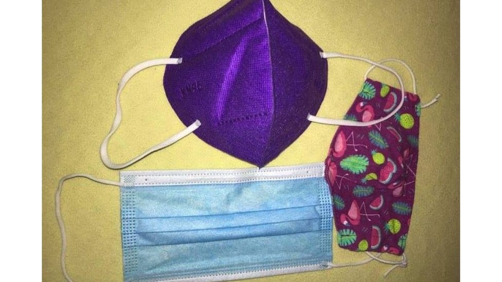 Požar na deponiji u Vinči: „Samo gas maska može u potpunosti da nas zaštiti od štetnih isparenja" 2 Platnena, hirurška i N95 maska