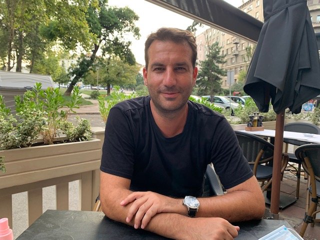 Intervju petkom - reditelj Filip Čolović: Potreba za mržnjom i pokušaj borbe sa vlastitim bolom 6 Osmeh na licu