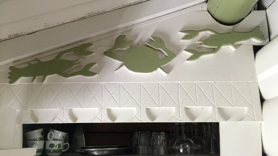 Norveška, Drugi svetski rat i nacizam: Proveo sam noć u Kvislingovoj kolibi 6 carvings of crab and crayfish