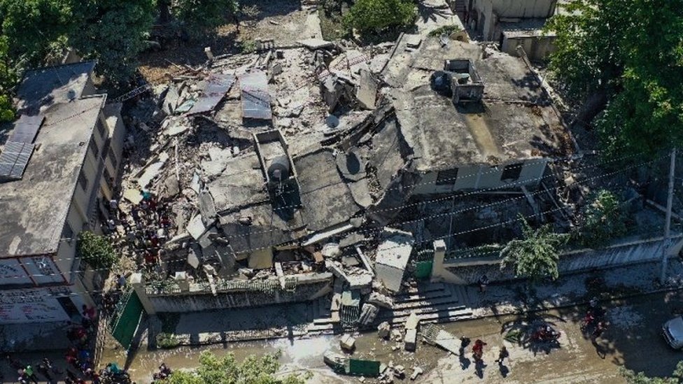 Zemljotres na Haitiju: Raste broj mrtvih - blizu 1.300, uvedeno vanredno stanje, sad preti i tropska oluja 4 A drone photograph of the damage caused by a 7.2 magnitude earthquake in Les Cayes