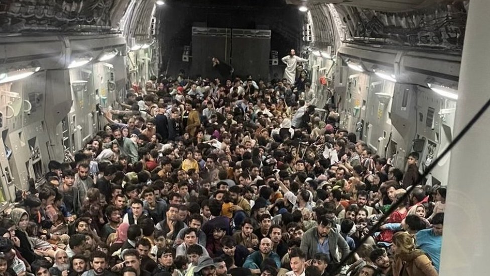Izbeglice iz Avganistana u američkom avionu za evakuaciju
