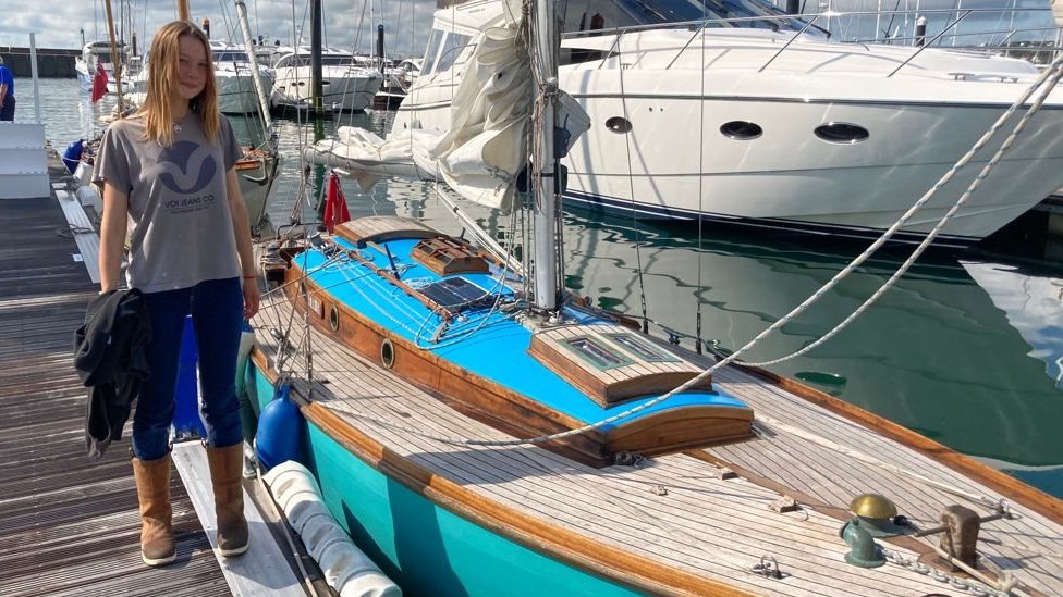 Jedrenje: Devojčica od 14 godina najmlađa osoba koja je jedrilicom okrenula krug oko Velike Britanije 1 Katie McCabe