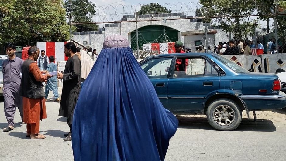 Avganistan: Talibani neće dozvoliti da bude produžena evakuacija iz Kabula posle 31. avgusta 7 Devojka u Avganistanu