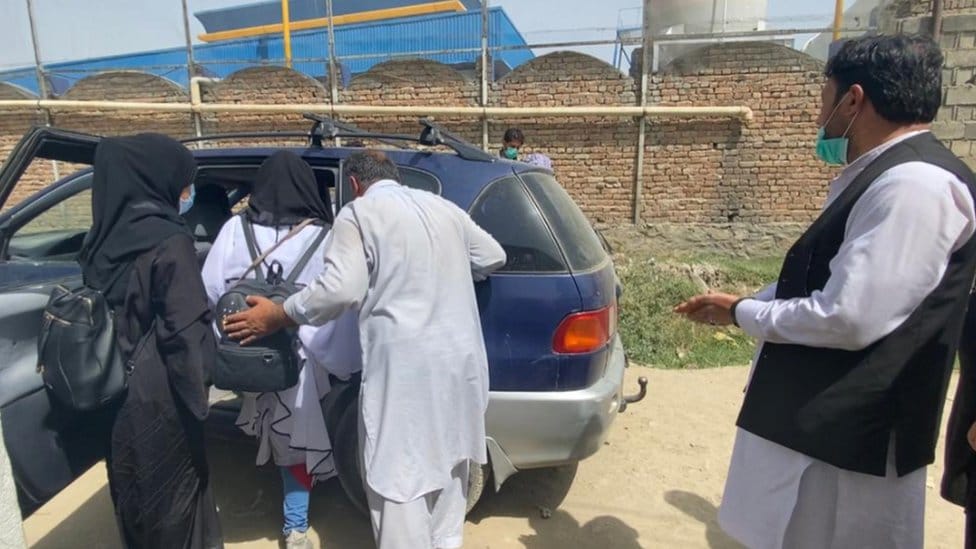 Avganistan: U napadu bombaša-samoubice poginulo 170 ljudi, Pentagon upozorava na nove dok se evakuacija bliži kraju 8 Zarifa Ghafari