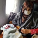 Avganistan: Kad život počne u begu - porođaj na evakuacionom za Veliku Britaniju 14