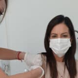 Ministarka Obradović primila treću dozu vakcine protiv kovida 15