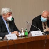 Zašto Krizni štab još uvek ne donosi nove mere iako broj novoobolelih svakodnevno raste? 4