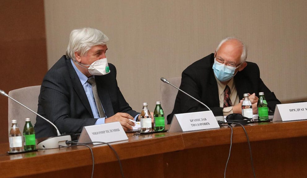 Zašto Krizni štab još uvek ne donosi nove mere iako broj novoobolelih svakodnevno raste? 1