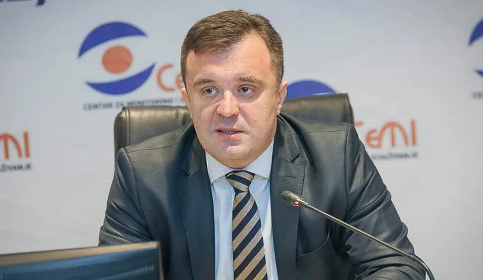 "Politički kalkulisan potez": Sagovornici Danasa analiziraju izlazak DNP Milana Kneževićeva iz Vlade Crne Gore 2 "Politički kalkulisan potez": Sagovornici Danasa analiziraju izlazak DNP Milana Kneževićeva iz Vlade Crne Gore 1