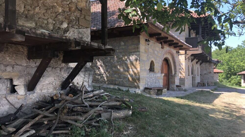 Udružnje Mladi sa Rajačkih pimnica: Dođite na beremo grozje u rajačko lozje 1