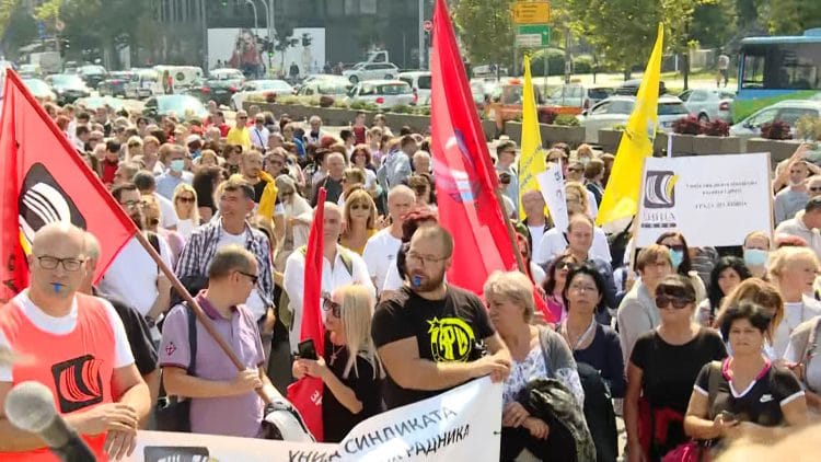 Unija sindikata prosvetnih radnika traži da u odeljenjima ne bude više od 24 učenika 1