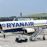 Avion kompanije Rajaner prinudno sleteo u Nemačkoj, devet osoba povređeno 4