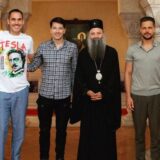 Patrijarh Porfirije objavio fotografiju sa prijateljima iz sveta umetnosti 12