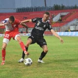 Večiti rivali vuku, ostali koče 14