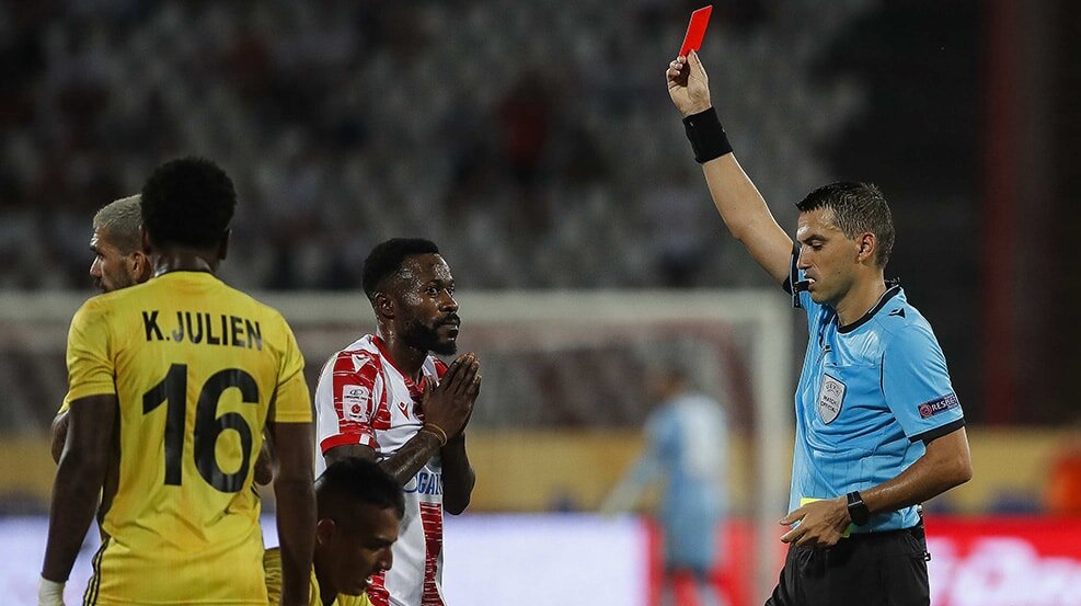 Fudbaler Crvene zvezde izbačen iz reprezentacije zbog nediscipline: Pokušao da prošvercuje brata i njegovu suprugu u svoju hotelsku sobu 1